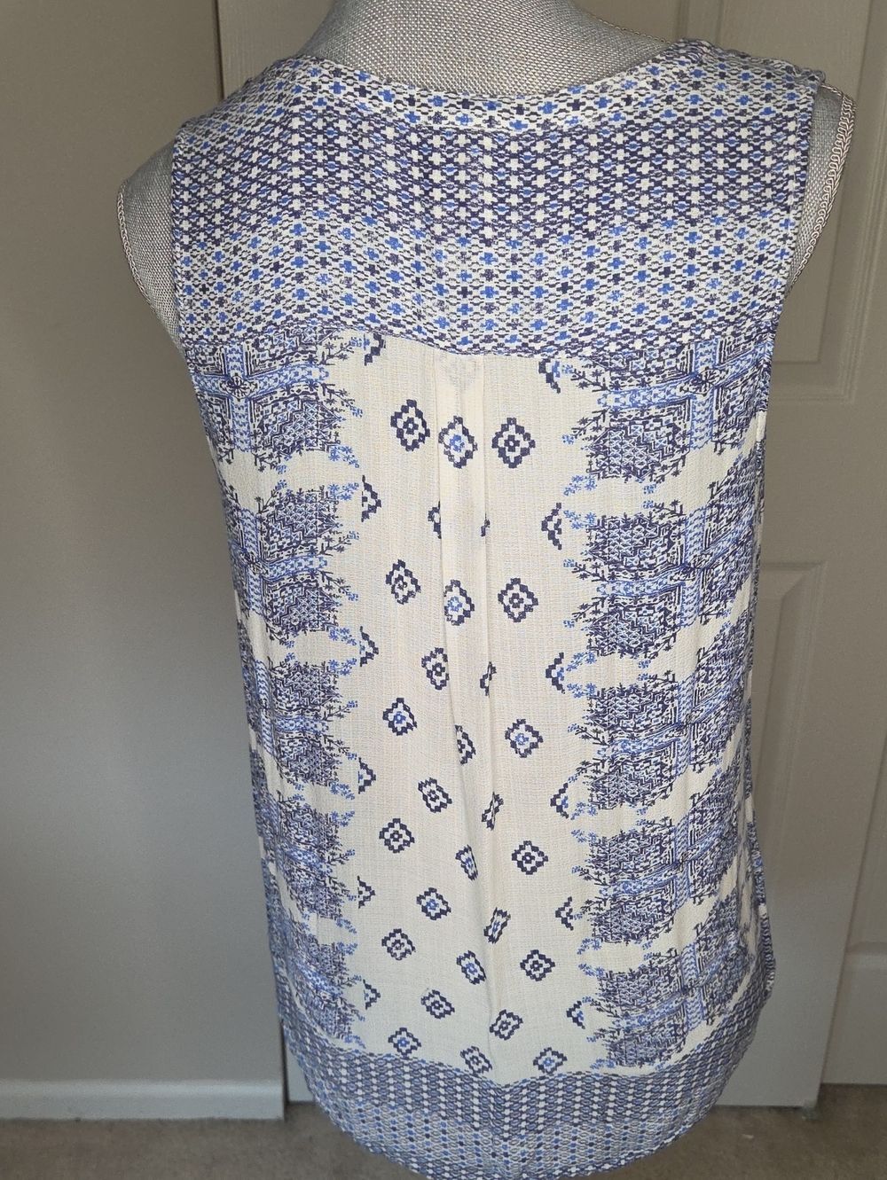 Lucky Brand Blue & White Sleeveless Lightweight Button Down Tie Top Size M - Picture 3 of 6